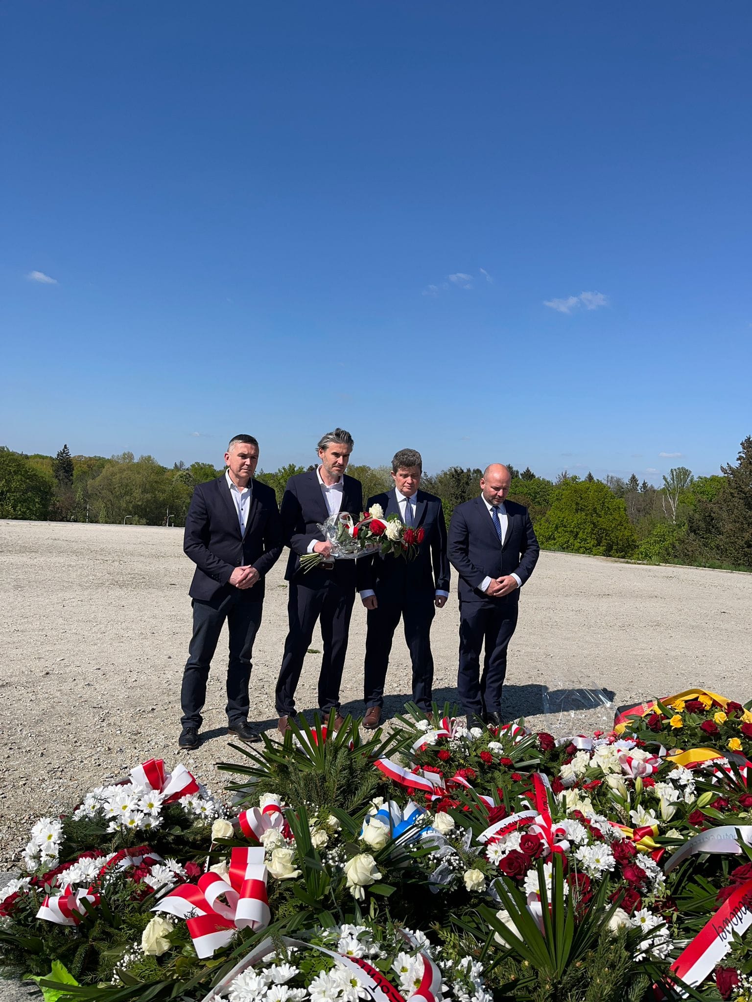 2023 05 08 złożenie kwiatów na CŻP 2